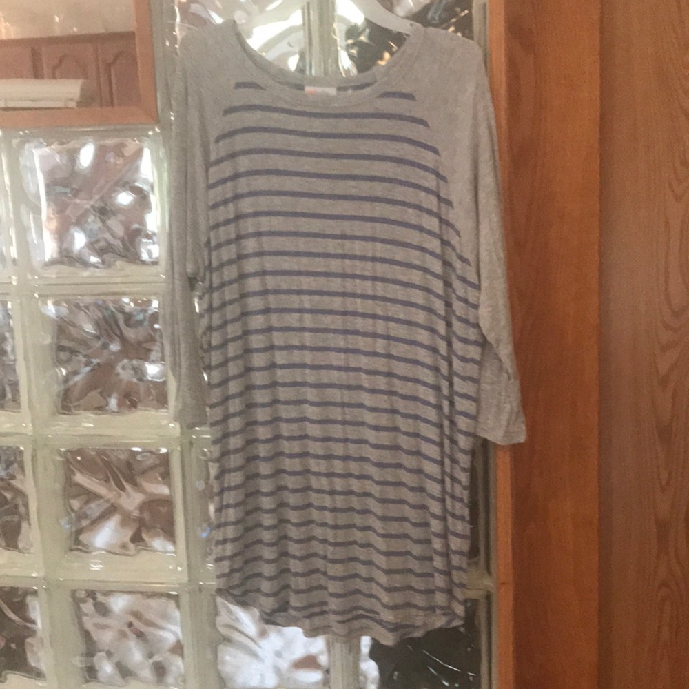 Lularoe Randy tee, size Medium. Gently worn.